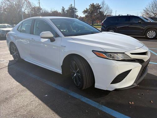 2020 Toyota Camry SE