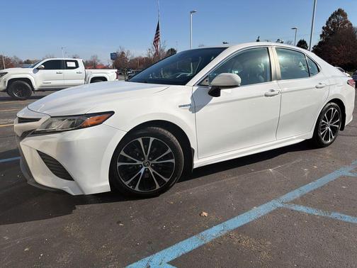 2020 Toyota Camry SE