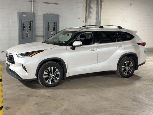 Blizzard Pearl 2021 Toyota Highlander XLE