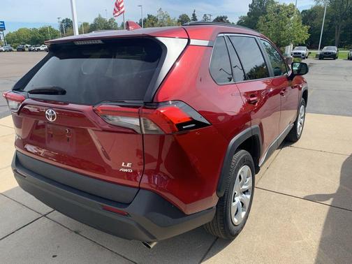2020 Toyota RAV4 LE