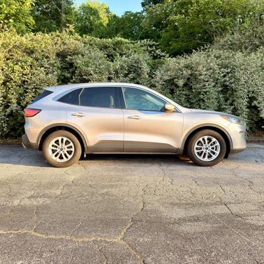 Ingot Silver Metallic 2020 Ford Escape SE