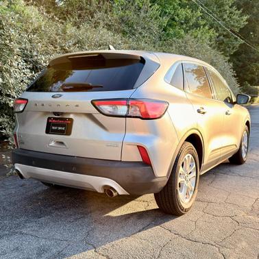 Ingot Silver Metallic 2020 Ford Escape SE