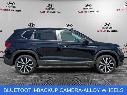 Deep Black 2022 Volkswagen Taos 1.5T SE