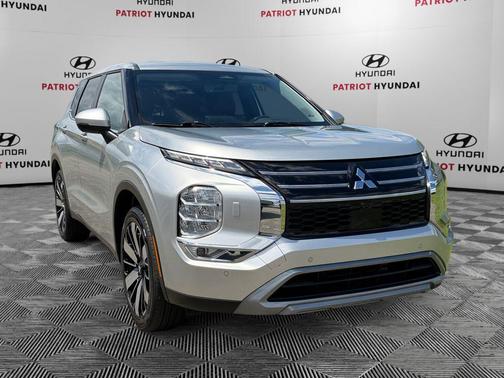 Alloy Silver Metallic 2025 Mitsubishi Outlander SE S-AWC