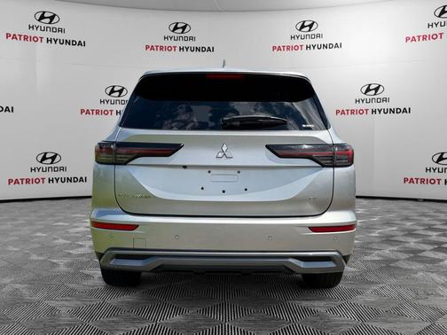 Alloy Silver Metallic 2025 Mitsubishi Outlander SE S-AWC