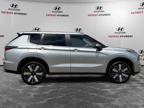 Alloy Silver Metallic 2025 Mitsubishi Outlander SE S-AWC