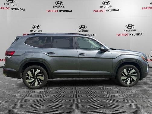 Platinum Gray Metallic 2024 Volkswagen Atlas 2.0T SE w/Technology 4MOTION