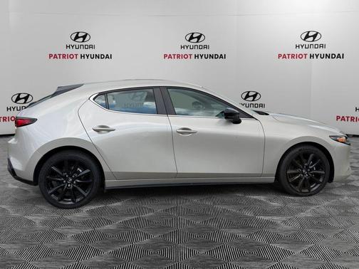 Platinum Quartz Metallic 2025 Mazda Mazda3 2.5 S Select Sport