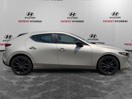 Platinum Quartz Metallic 2025 Mazda Mazda3 2.5 S Select Sport