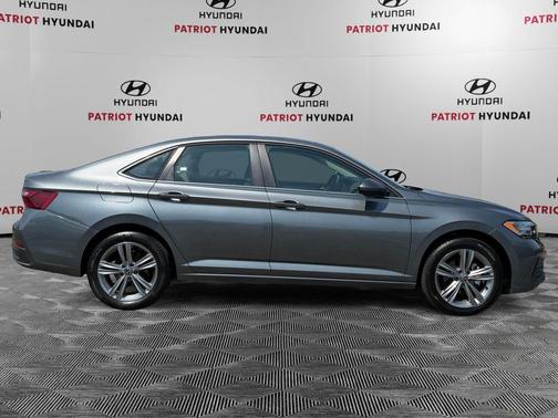 Platinum Gray Metallic 2024 Volkswagen Jetta 1.5T SE