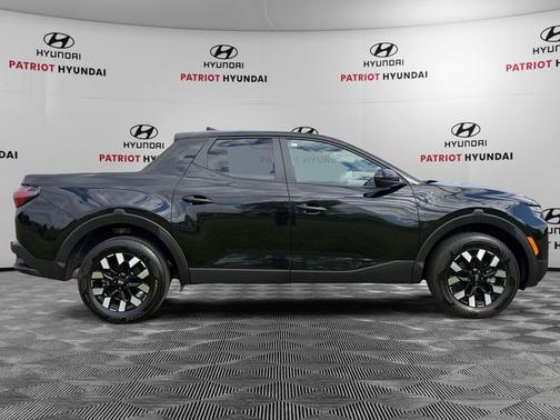Phantom Black 2025 Hyundai SANTA CRUZ SE