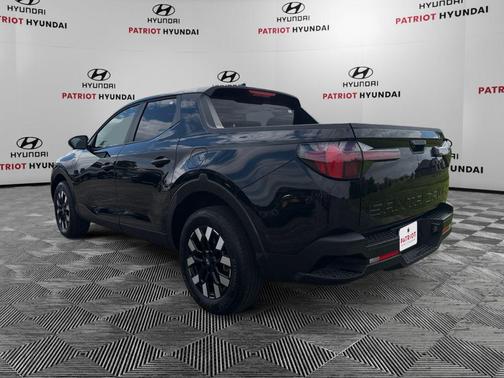 Phantom Black 2025 Hyundai SANTA CRUZ SE
