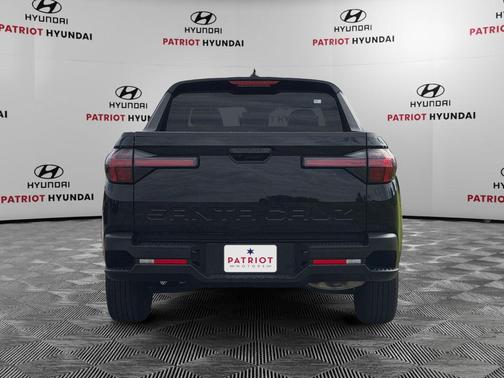 Phantom Black 2025 Hyundai SANTA CRUZ SE