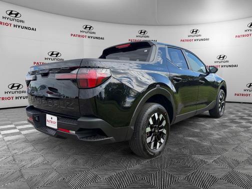 Phantom Black 2025 Hyundai SANTA CRUZ SE
