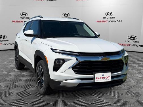 Summit White 2025 Chevrolet Trailblazer LT