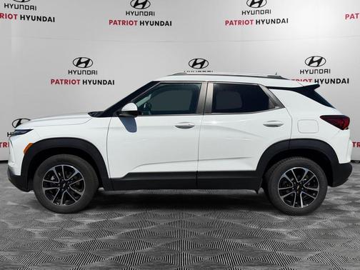 Summit White 2025 Chevrolet Trailblazer LT