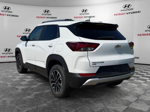 Summit White 2025 Chevrolet Trailblazer LT