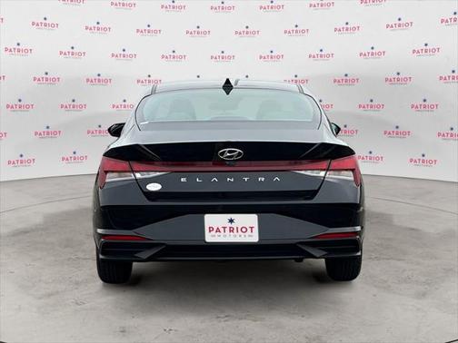 2022 Hyundai ELANTRA SE