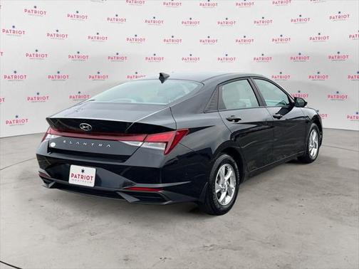2022 Hyundai ELANTRA SE