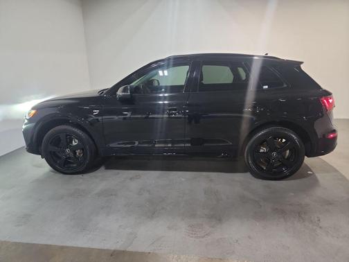 2022 Audi Q5 45 S line Premium Plus