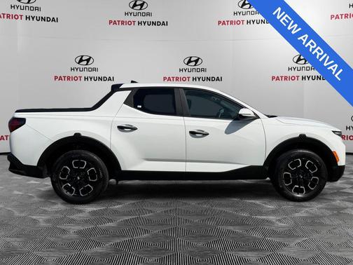 Atlas White 2023 Hyundai SANTA CRUZ SEL