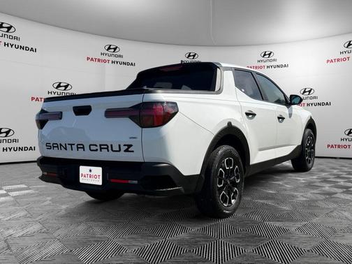 Atlas White 2023 Hyundai SANTA CRUZ SEL