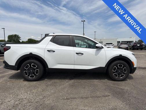 Atlas White 2023 Hyundai SANTA CRUZ SEL
