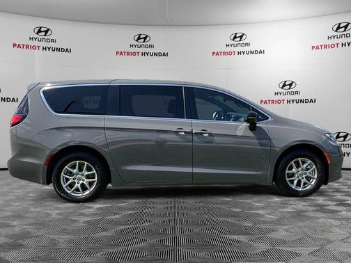 Ceramic Gray Clearcoat 2025 Chrysler Pacifica L