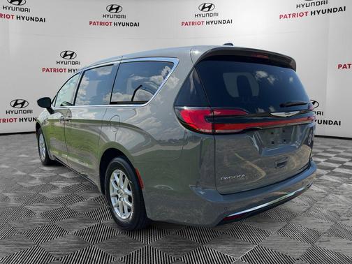 Ceramic Gray Clearcoat 2025 Chrysler Pacifica L