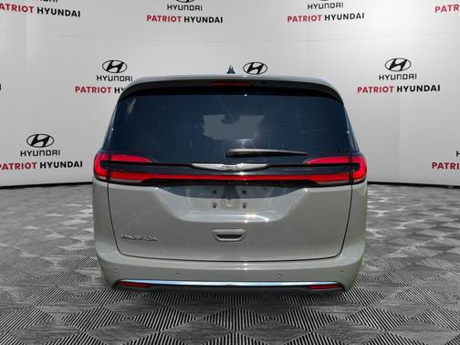 Ceramic Gray Clearcoat 2025 Chrysler Pacifica L