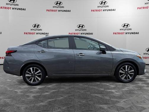 Gun Metallic 2025 Nissan Versa 1.6 SV
