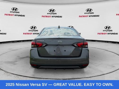 Gun Metallic 2025 Nissan Versa 1.6 SV