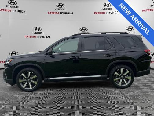 Crystal Black Pearl 2025 Honda Pilot Elite
