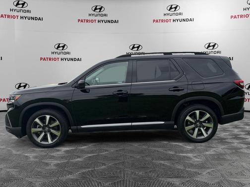 Crystal Black Pearl 2025 Honda Pilot Elite