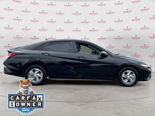 2024 Hyundai ELANTRA SE