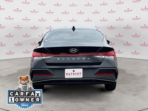 2024 Hyundai ELANTRA SE