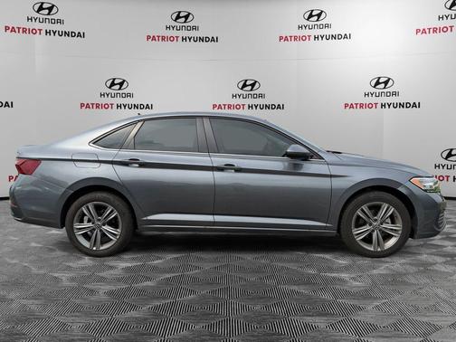 Gray 2024 Volkswagen Jetta 1.5T SE