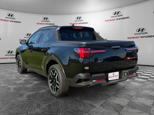 Phantom Black 2025 Hyundai SANTA CRUZ Limited