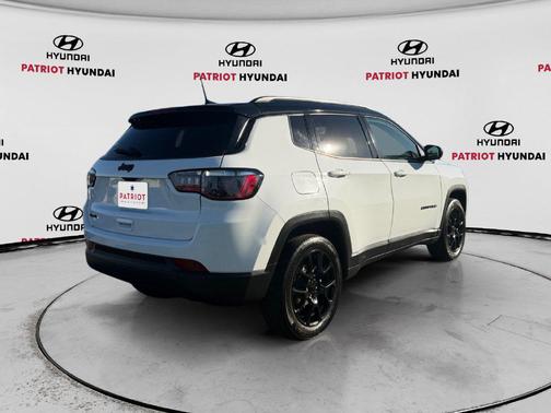 Bright White Clearcoat 2023 Jeep Compass Latitude