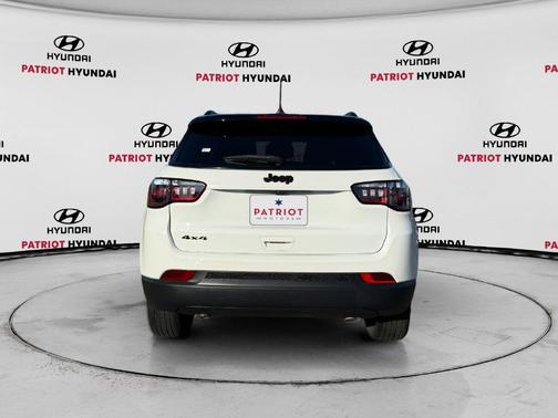 Bright White Clearcoat 2023 Jeep Compass Latitude