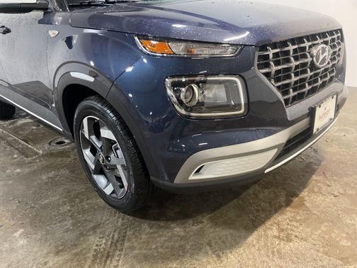 2026 Hyundai VENUE SEL w/Two-Tone Roof
