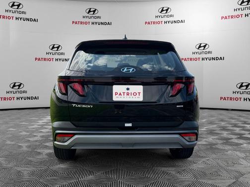 Phantom Black 2025 Hyundai TUCSON SE