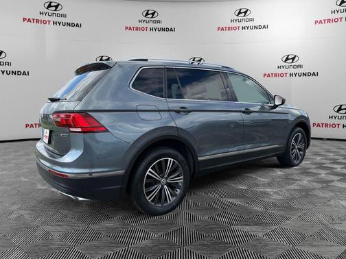 Platinum Gray Metallic 2019 Volkswagen Tiguan 2.0T SEL