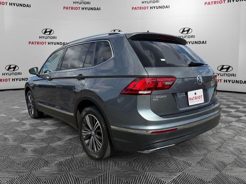 Platinum Gray Metallic 2019 Volkswagen Tiguan 2.0T SEL