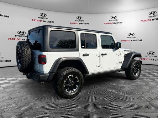 Bright White Clearcoat 2025 Jeep Wrangler Rubicon