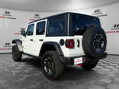 Bright White Clearcoat 2025 Jeep Wrangler Rubicon