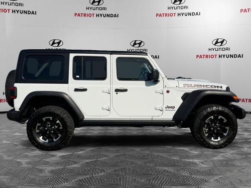 Bright White Clearcoat 2025 Jeep Wrangler Rubicon