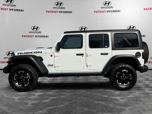 Bright White Clearcoat 2025 Jeep Wrangler Rubicon