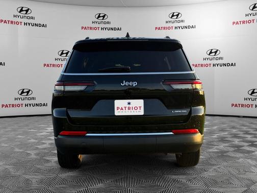 Diamond Black Crystal Pearlcoat 2023 Jeep Grand Cherokee L Laredo