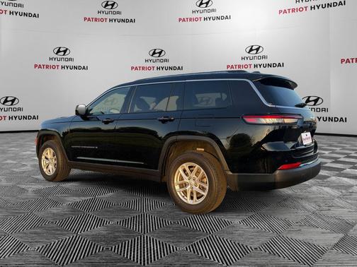 Diamond Black Crystal Pearlcoat 2023 Jeep Grand Cherokee L Laredo